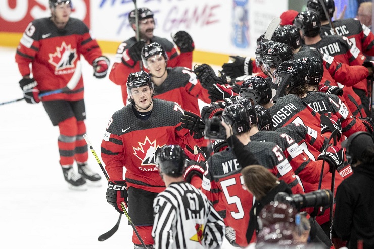 Iihf Wm Kanada Ringt Tapfer K Mpfende Letten Nieder Und Zieht